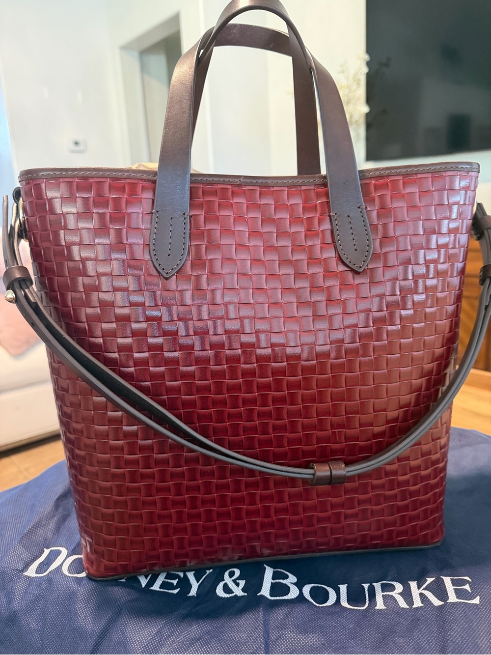 DOONEY & BOURKE | Lilliana Woven Embossed Leather Tote ✨ - Picture 2 of 5
